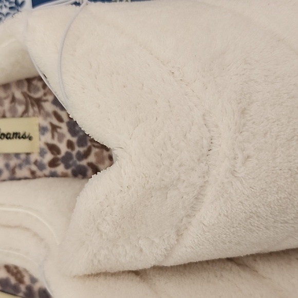 DEARFOAMS WOMAN'S  SLIPPERS - Picture 6 of 8